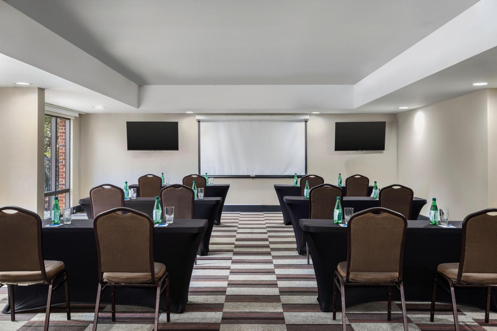 Four Points By Sheraton Greensboro Airport Exterior foto